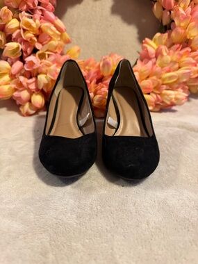 Target Black Suede Round-Toe Women’s Pumps